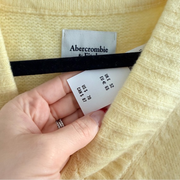 Abercrombie Women’s Yellow V-Neck Sweater - Picture 5 of 6